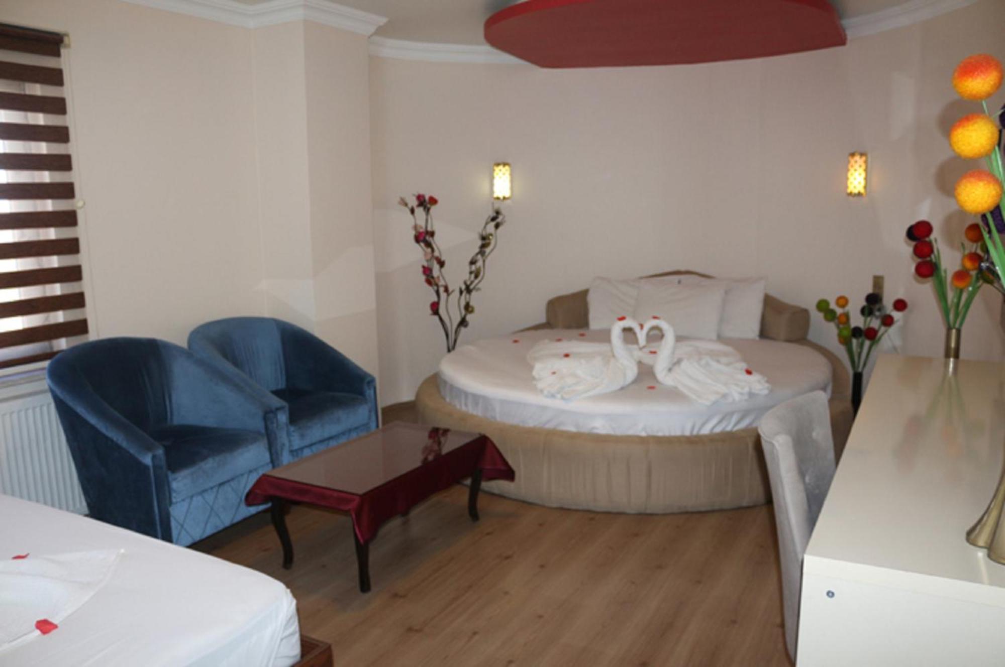 Mesnevi Hotel كونيا الغرفة الصورة